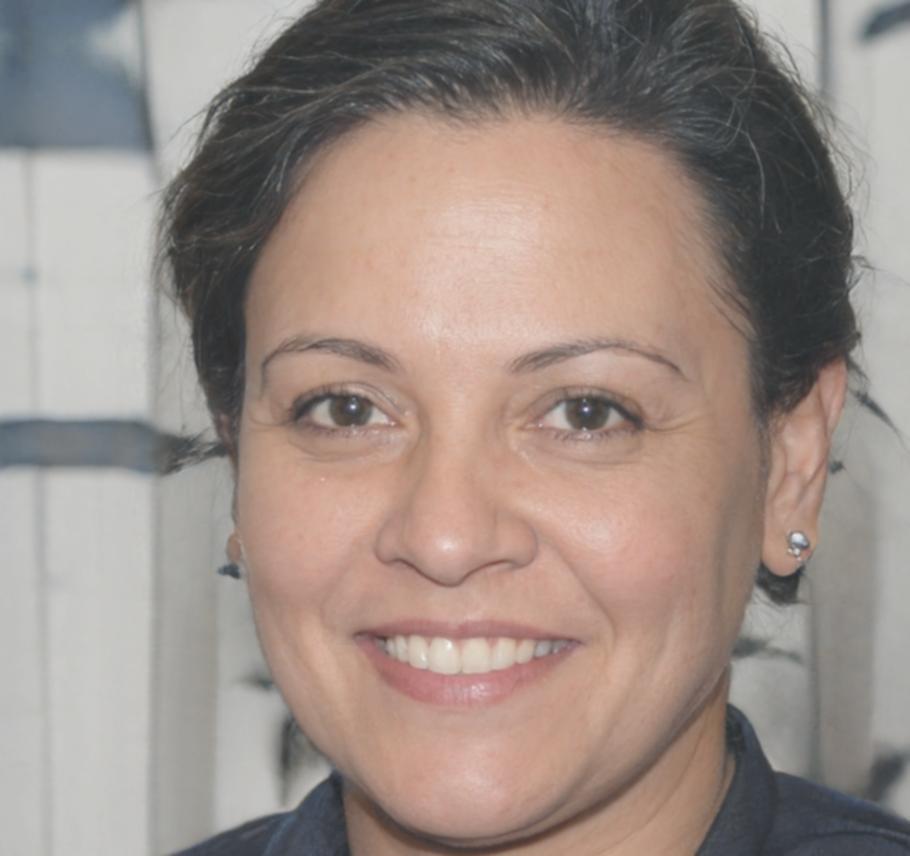 Retrato profesional de Laura Montesinos, instructora especializada en negociación y estructuración de operaciones